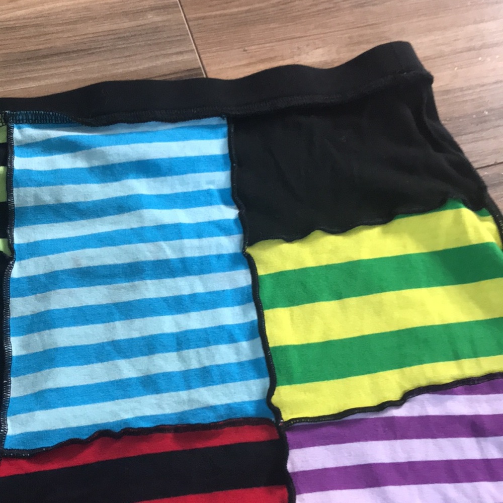 Shein patches black and colorful mini skirt - Picture 3 of 7